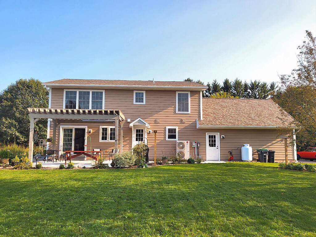 Lehighton PA Custom Home Builder Service Construction Co. Inc. has been building custom homes in near Lehighton PA as well as hand crafting unique custom log homes in PA, for several decades.